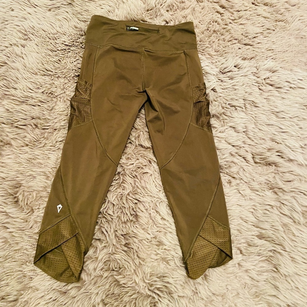 Ivivva Girls Cropped Green Leggings Size 12 - Picture 6 of 11